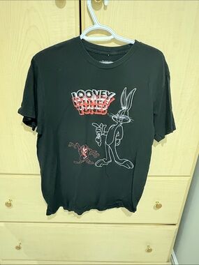 Warner Bros. Looney Tunes Black T‑Shirt with Red & White Graphic